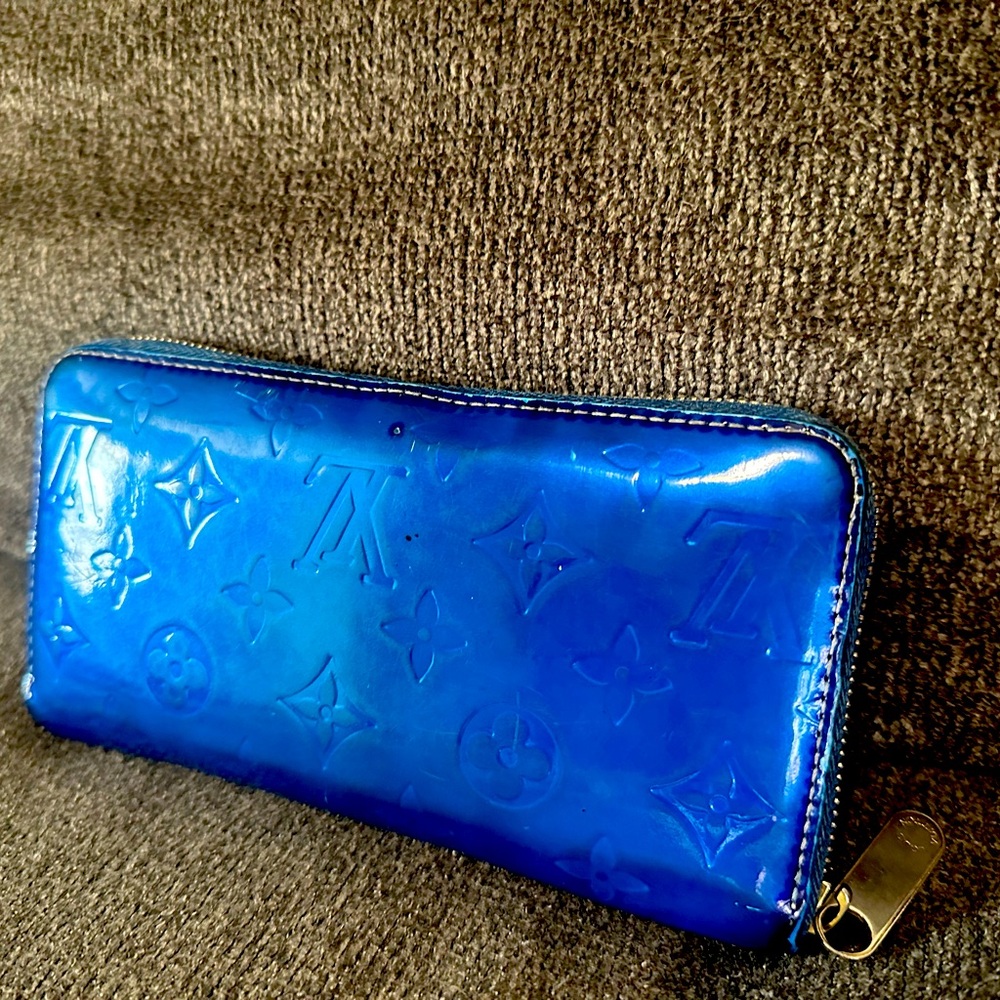 Authentic Louis Vuitton Vernis Zippy Wallet - dyed blue